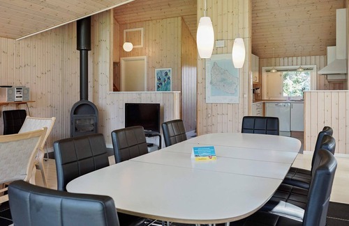 Oster Somarken House | Holiday Home with Sauna by Beach