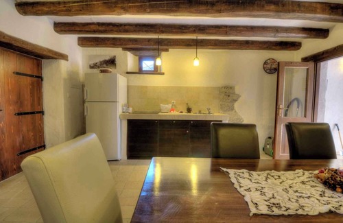 Kotli House | Holiday home with terrace and barbecue