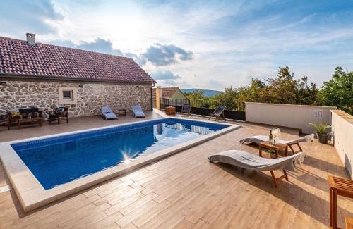 Obrovac House | Holiday Home Zaton with Pool near River Canyon