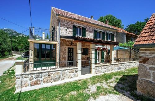 Obrovac House | Holiday Home Zaton with Pool near River Canyon
