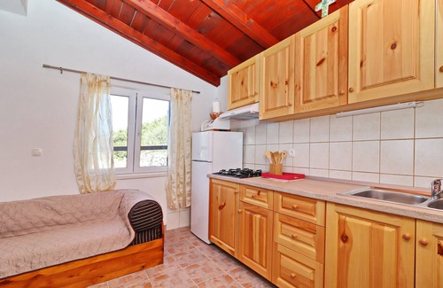 Zrnovo House | Holiday Home Zule - One Bedroom Holiday Home with Swimming pool