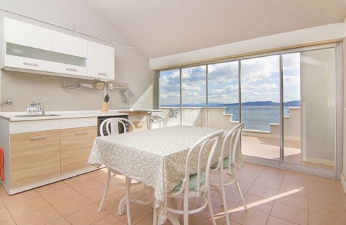 Marusici House | Holiday House Botta With Pool (Seaside Near Split)