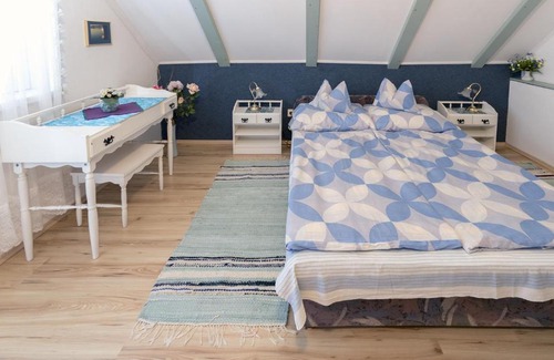 Balatonfenyves House | Holiday House/Ferienhaus ANNAMARIA 80m from beach