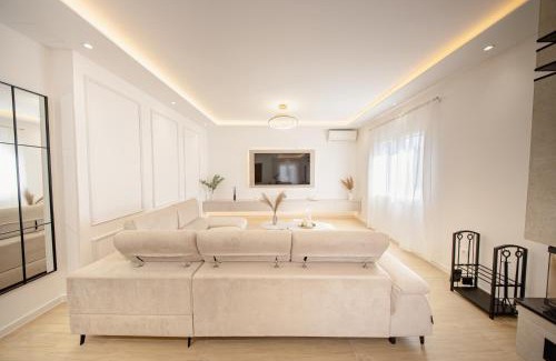Kotlenice House | Holiday house Greenside - with a pool