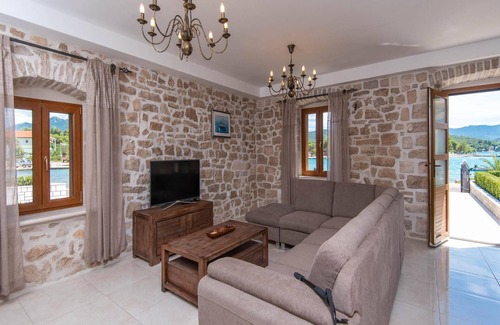 Loviste House | Holiday house Lovište for 1 - 8 persons with 3 bedrooms - Holiday house