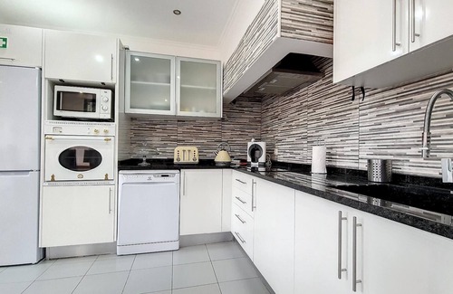 Machico House | Holiday house Machico for 1 - 6 persons with 3 bedrooms - Holiday house