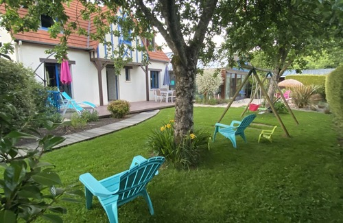 Neuville House | Holiday house with heated indoor pool and private sauna