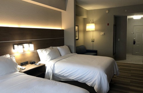 Villages of Palm Beach Lakes Hotel | Holiday Inn Express & Suites West Palm Beach Metrocentre by IHG
