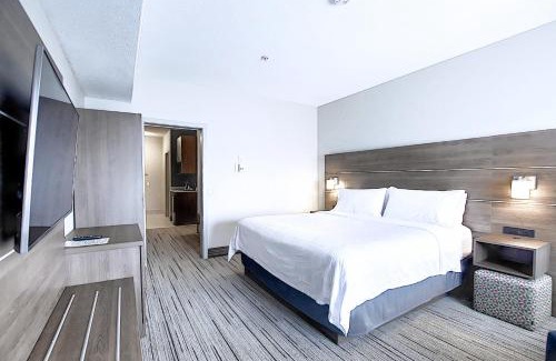 Calgary Hotel | Holiday Inn Express Airport Calgary by IHG
