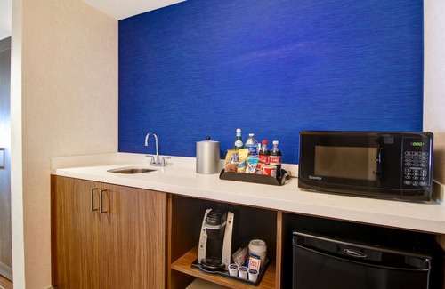 Richmond Hill Hotel | Holiday Inn Express Hotel & Suites Toronto - Markham by IHG