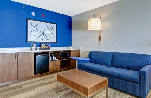 Richmond Hill Hotel | Holiday Inn Express Hotel & Suites Toronto - Markham by IHG
