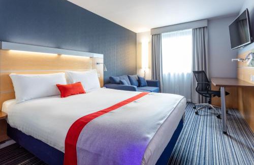 Dunfermline Hotel | Holiday Inn Express Dunfermline by IHG