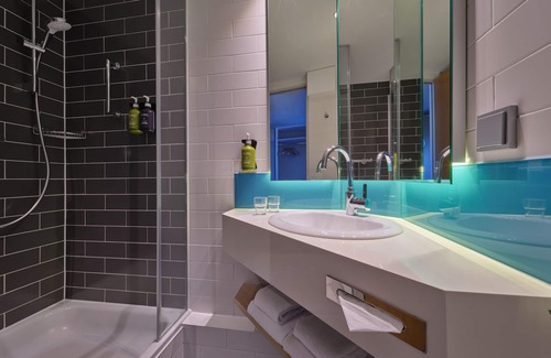 Gutleutviertel Hotel | Holiday Inn Express Frankfurt Messe by IHG