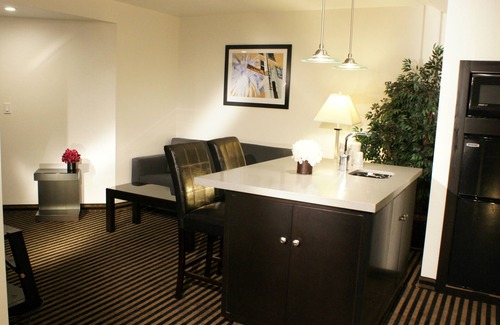 Hollywood Hotel | Holiday Inn Express Hotel & Suites Hollywood Walk of Fame by IHG