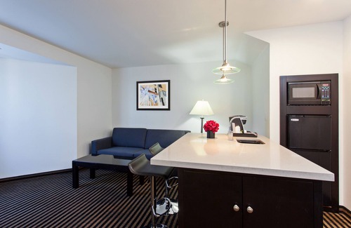 Hollywood Hotel | Holiday Inn Express Hotel & Suites Hollywood Walk of Fame by IHG