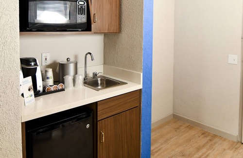 Gypsum Hotel | Holiday Inn Express Hotel & Stes Port Clinton-Catawba Island by IHG