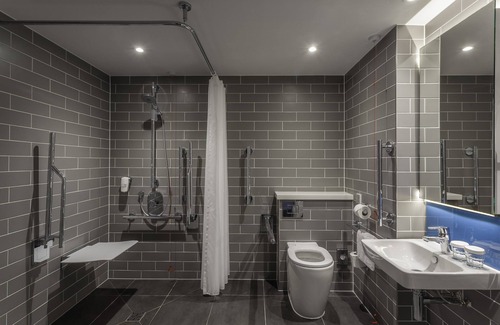Dublin Hotel | Holiday Inn Express Hotel Dublin Airport by IHG