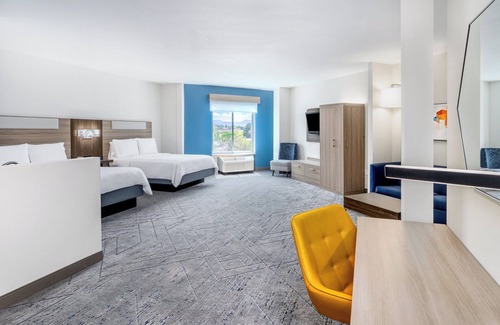 Thornton Hotel | Holiday Inn Express Hotel & Suites Denver North - Thornton by IHG