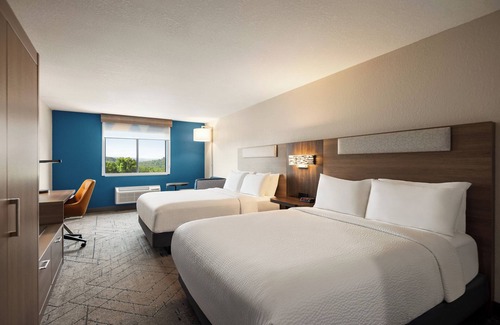 Dellslow Hotel | Holiday Inn Express Morgantown by IHG