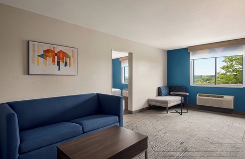 Dellslow Hotel | Holiday Inn Express Morgantown by IHG
