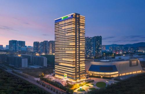 Donggang District Hotel | Holiday Inn Express Rizhao Oriental Colorful City