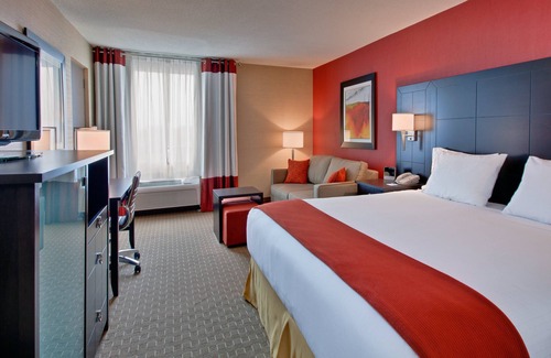 Chatham-Kent Hotel | Holiday Inn Express & Suites Chatham South by IHG