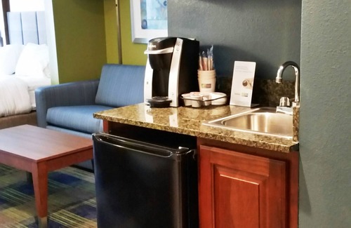 Clifton Park Hotel | Holiday Inn Express Suites Clifton Park by IHG