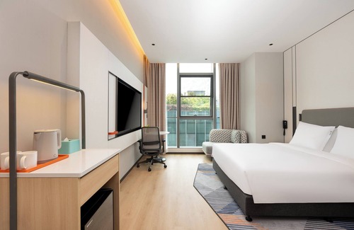 Downtown Shanghai Hotel | Holiday Inn Express Shanghai Hongqiao CBD by IHG