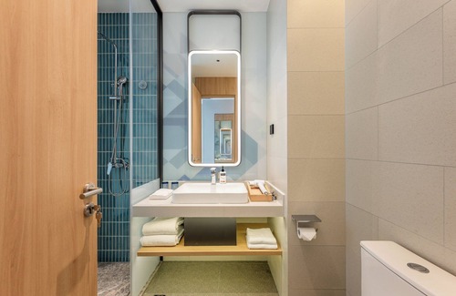 Downtown Shanghai Hotel | Holiday Inn Express Shanghai Hongqiao CBD by IHG