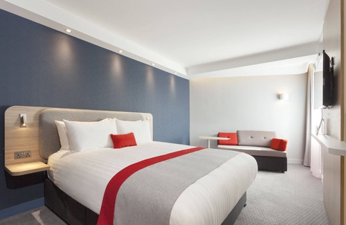 London Colney Hotel | Holiday Inn Express St. Albans - M25, Jct.22 by IHG