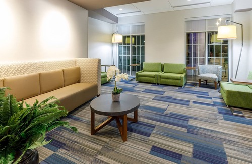 Sturbridge Hotel | Holiday Inn Express & Suites Sturbridge by IHG