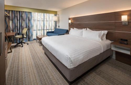 Springfield Hotel | Holiday Inn Express & Suites Springfield by IHG