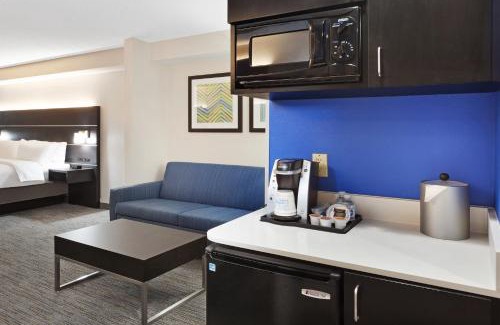 West Fairfax Hotel | Holiday Inn Express & Suites Culpeper by IHG
