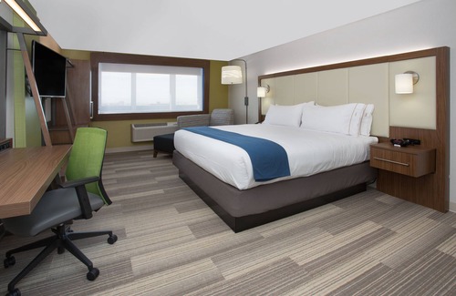 Boise Hotel | Holiday Inn Express & Suites Boise Airport by IHG