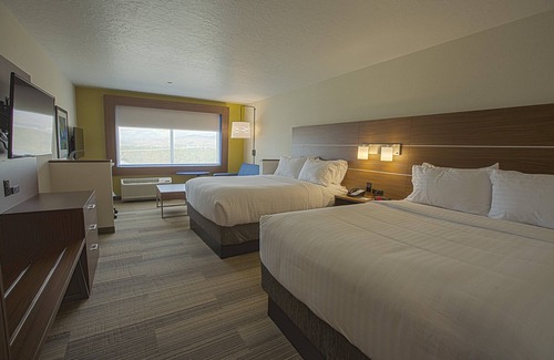 Boise Hotel | Holiday Inn Express & Suites Boise Airport by IHG