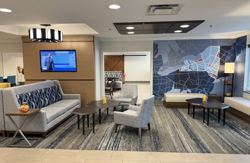 East Syracuse Hotel | Holiday Inn Express & Suites Dewitt (Syracuse) by IHG