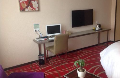 Jinshui District Hotel | Holiday Inn Express Zhengzhou Nongye Road by IHG