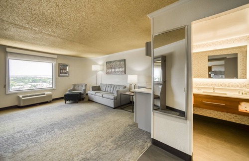 Central Business District Hotel | Holiday Inn Mobile-Dwtn/Hist. District by IHG