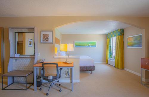 Spring Hotel | Holiday Inn & Suites Spring - The Woodlands