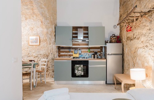 Castellammare del Golfo House | Holiday Home 'Mauro E Roberta Scopello' with Wi-Fi and Air Conditioning