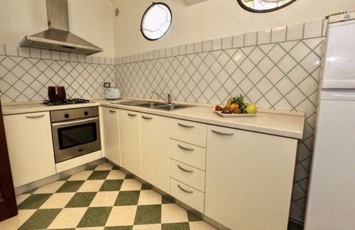 San Cipriano Picentino House | Holiday Home in San Cipriano with Pool