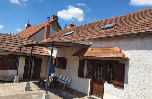 Doyet Cottage | Holiday Retreat, with pool & spa. Suit Family, Groups, or Healthy Getaway