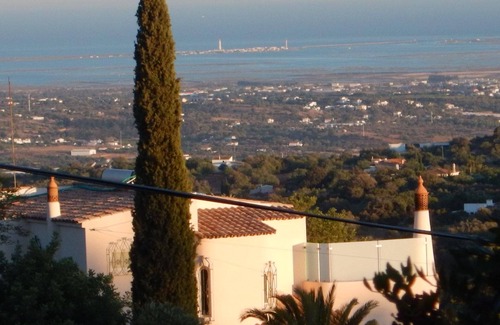 Sao Bras de Alportel House | Holiday villa overlooking the water