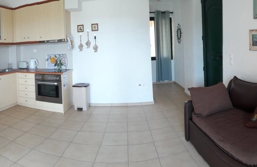 Asprouliani Villa | Holiday villa, close to the beach, with swimming pool and mountain views