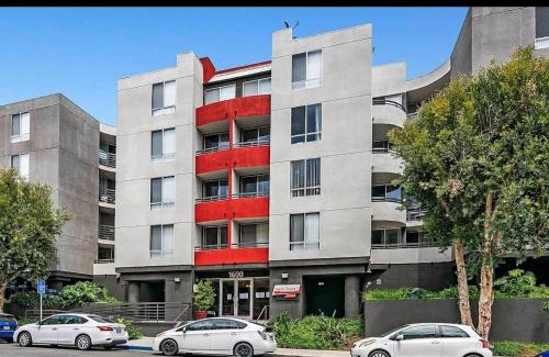 Hollywood Apartment | Hollywood 2-Bed with City Views Rooftop Pool