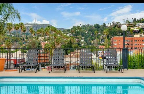 Hollywood Apartment | Hollywood 2-Bed with City Views Rooftop Pool