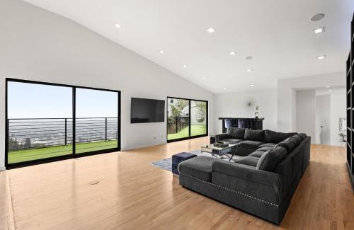 Hollywood Hills West Villa | Hollywood Hills Golden Retreat