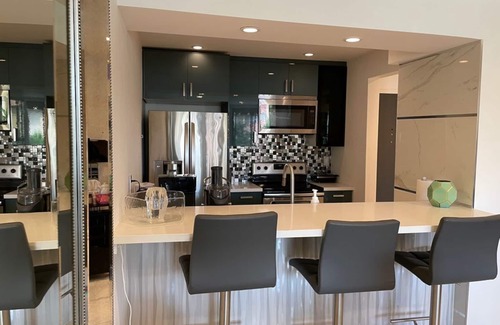 Hollywood Hills Apartment | Hollywood Luxury Home w/perfect view of Palm trees