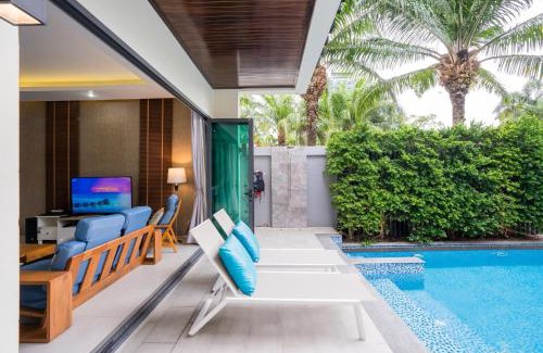 Pratumnak Hill Villa | HOLLYWOOD Luxury PoolVilla Pattaya walking street 4 Bedrooms
