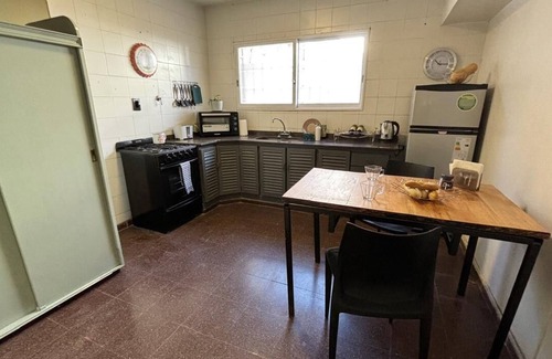 Mendoza City Center Apartment | Holy Bivarietal 4-bedroom apartment in enchanting Mendoza with AC, WiFi